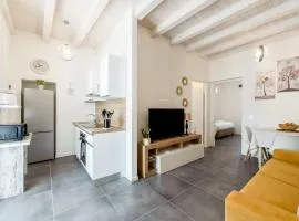 KeyRoom Patio & Parking near Lake Como