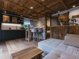 Hiša TRENTAR Peaceful Mountain Escape with Creek Sounds & Private Parking