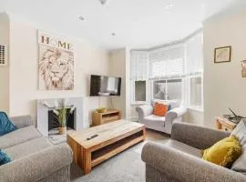 Peaceful 4-Bed Home in Aylesbury