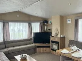 #155 Cozy Caravan in Dinas Dinlle - Sleeps 6- Perfect for Families- Free Parking