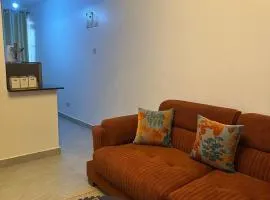 Modern 1BR near Transport with Workspace & Pool
