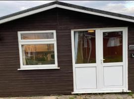 Cabin Sleeps 4 with Parking, hotel v destinácii Padstow
