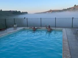 Canale में, होटल Slow Villa Barbara - Wine Estate with Private Pool, Air Conditioning and Panoramic Views on Castle and Vineyards