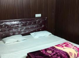 Hotel Navdurge and restorent Cafe，Chamoli的飯店