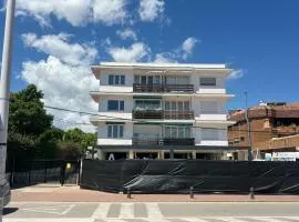 Apartamento de 2 habitaciones en primera línea con vistas al mar