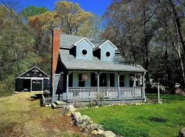 NEW Coastal Cottage 2 Miles to Beach and Lake Access
