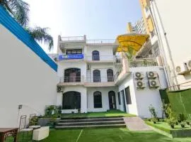 FabHotel Signature Luxe Inn