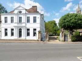 Luxury 3BR Home In Woburn | Free Parking