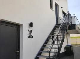 Luxuriouse, Möblierte 2 Zimmer Wohnung mit separaten Eingang, Balkon und eigenem Parkplatz vor dem Eingang
