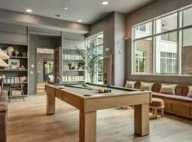 Stylish 1BR Stay Pool Luxe Amenities