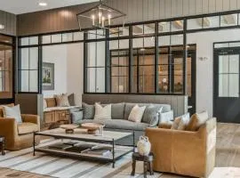 Modern Ground Floor 1BR Retreat Resort Amenities