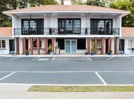 7 Gables Motel