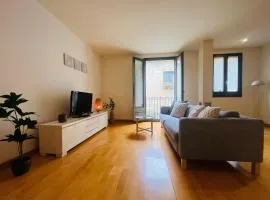Two bedroom apartment behind the Rambla