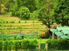 Entire Farm house in Jim Corbett with staff and cook