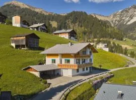 4BR Ski Apartment with Panoramic Mountain Views