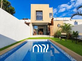 Modern Duplex with Pool in Luque, hotel sa Luque
