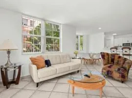 Luxe 3BR Apt on Yacht Club Free Parking Amenities