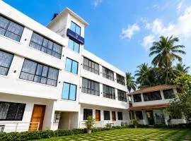 Morjim Pride Hotel with Swimming Pool near Morjim Beach