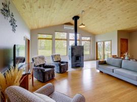 Fish, Hike & More! Home w/ Views in Stevensville, Hotel in Florence