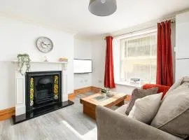 Central Basement Flat-Parking-By FabAccommodation