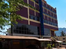 Two Oceans Hotel Voi