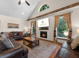 Hickory Hideaway with Communal Pool Access