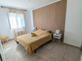 Jolie maison de village 2 chambres, hotel a Ouveillan
