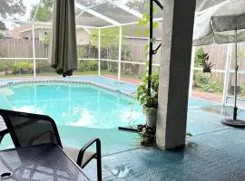 Room in a home in Citrus park and Carolwood with Private Pool, close to the airport