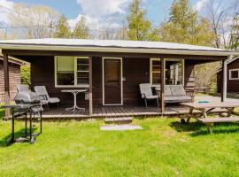 Ambleside - 2-Bedroom Cottage #10, hotel en Kawartha Lakes