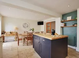 Spacious Free Parking 5 Mins from City Centre