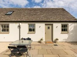 Stunning Cotswolds Dairy wLake Wildlife Views - Pass the Keys