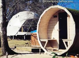 GlampingSantoczno, hotell i Santoczno