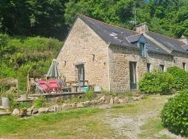 Ker Adèle, longère cosy au cœur d'un bois