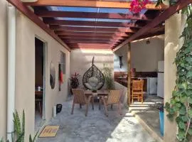 Estúdio aconchegante com cozinha externa e quintal
