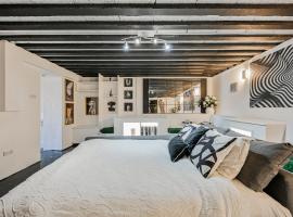 Converted Cinema room into studio apartment, hotell i Kenton