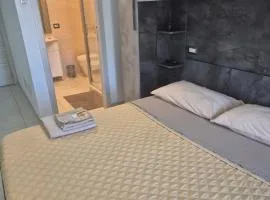 Roxy's Home In Rome
