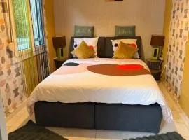 Sirine57 Charming House for 5 Guests Large Private Parking for Cars Vans