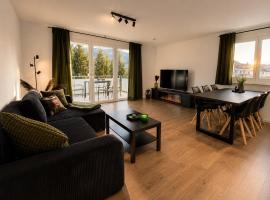 Design Apartment 6 am Titisee mit Kamin, E-Ladestation, Balkon, Top Lage, hotel v destinácii Titisee