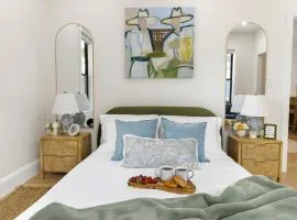 Boston Charm 2BR2BTH / 8 Minutes to Boston