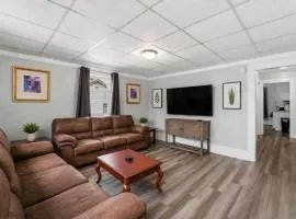 The Grandstands Apt 2 - All Star Baseball Rentals
