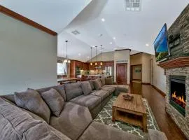 4BR Walk to Lake & Heavenly Tahoe Woods #203
