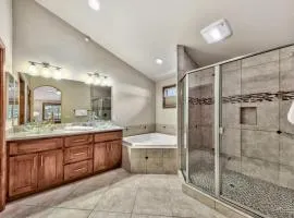 Walk to Gondola & Lake 4BD Townhome TW404
