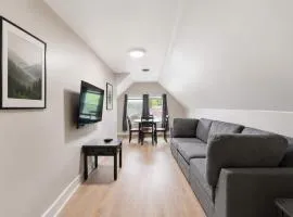 The Grandstands Apt 3 - All Star Baseball Rentals