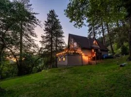 Hygge Haus Sequoia - Large Private Cabin w Views