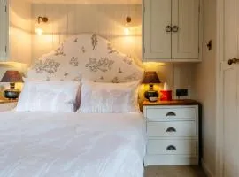 Swift Cottage - Stunning Retreat in Malmesbury