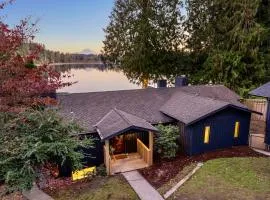 Mt Rainier Lakefront Hot Tub Kayaks Sleep 11