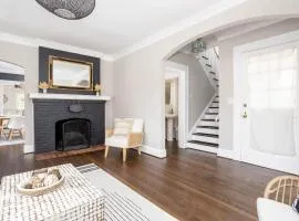 Emerywood Retreat - Chic Interiors in a Premier Neighborhood