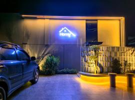 HOMY guesthouse 1 - dekat pintu TOL, hotel a Ciperna