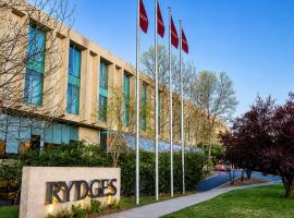 Rydges Canberra, отель в Канберре
