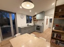 Glenbrook Cottage - Home in the Heart of Twizel